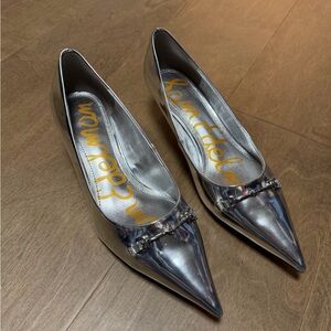 Sam Edelman Kaya pointed‑toe kitten heel pumps — Soft Silver Metallic — Size 8